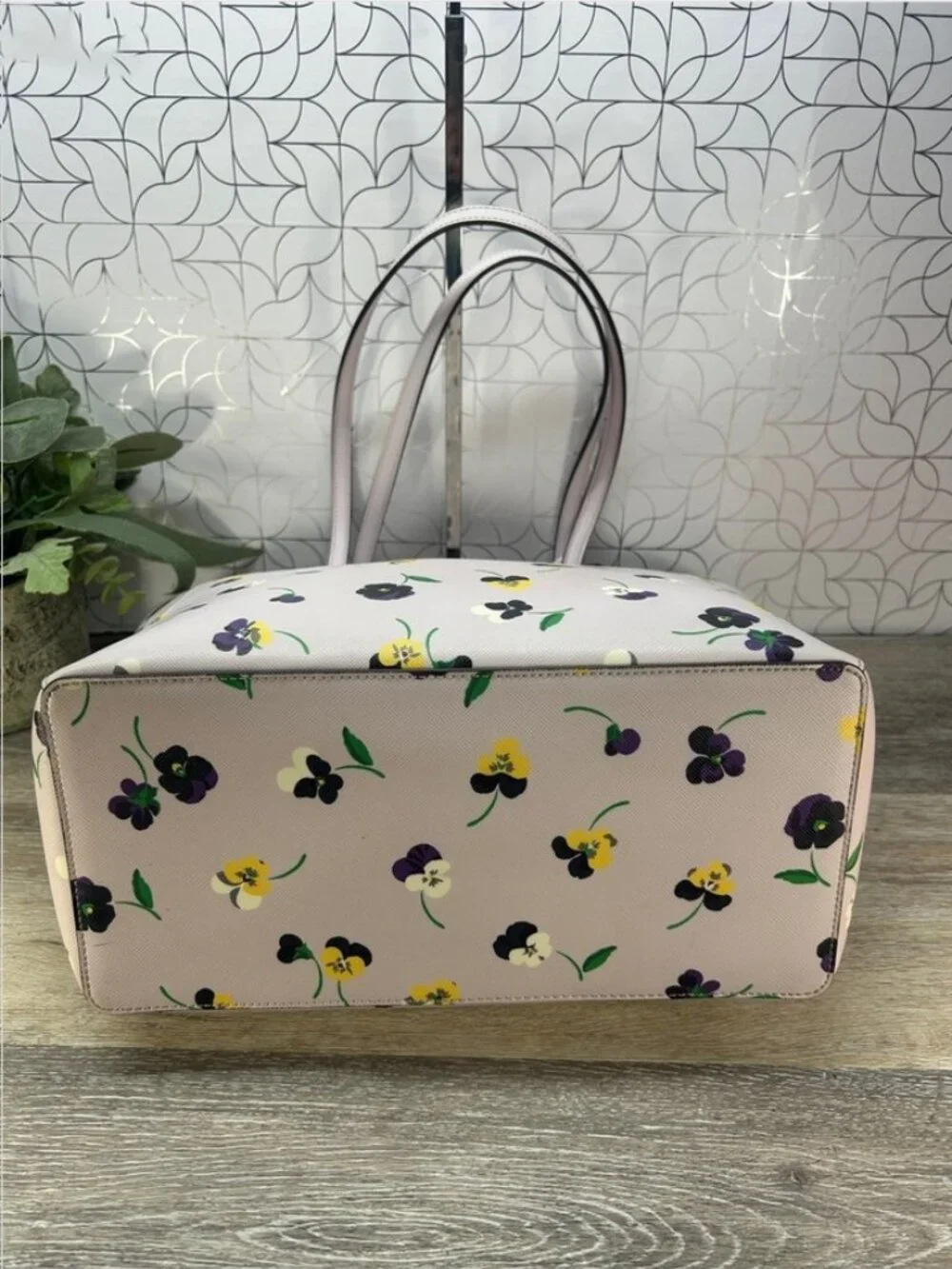 Kate Spade New York Dana Tote in the Pansy Toss Print